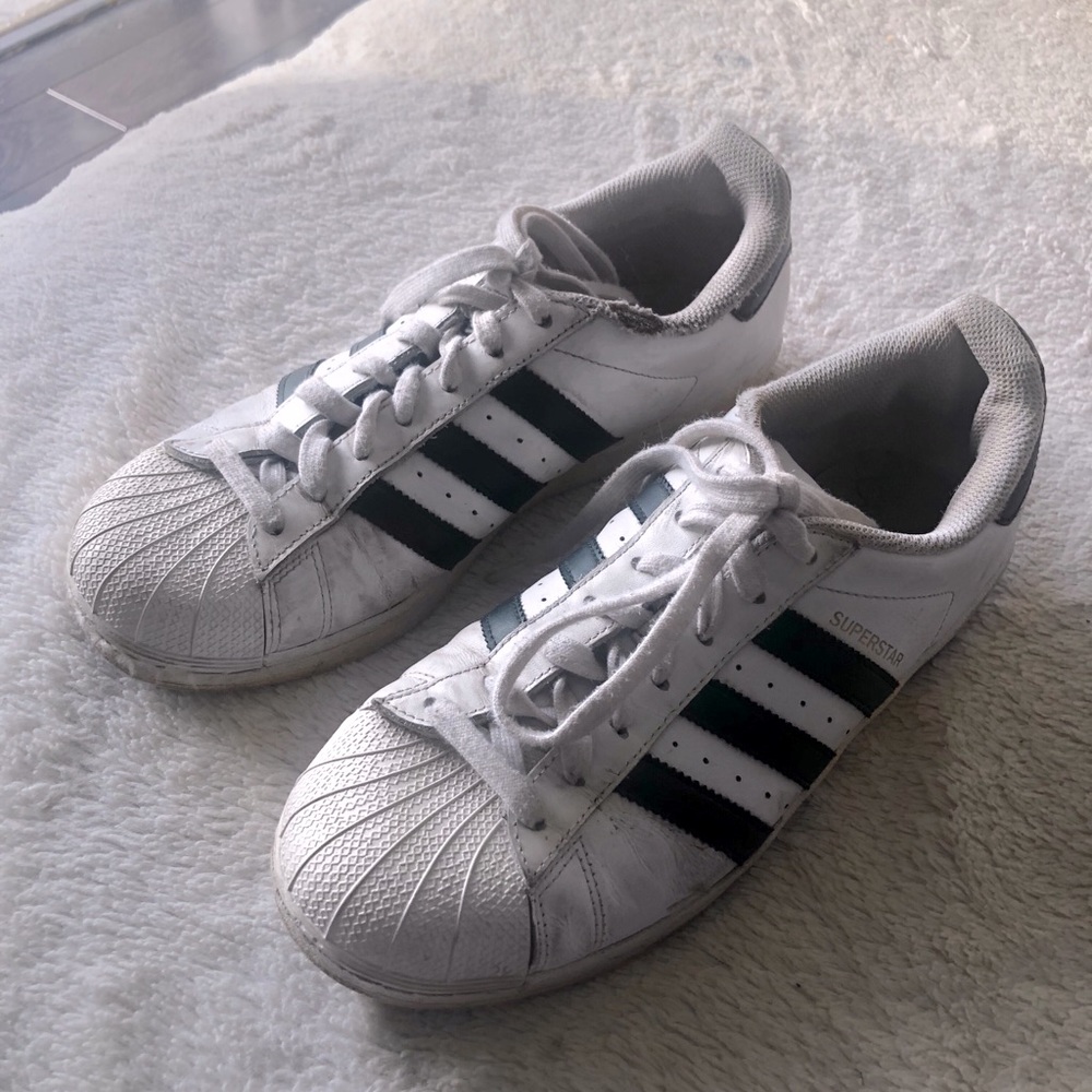 Adidas superstars